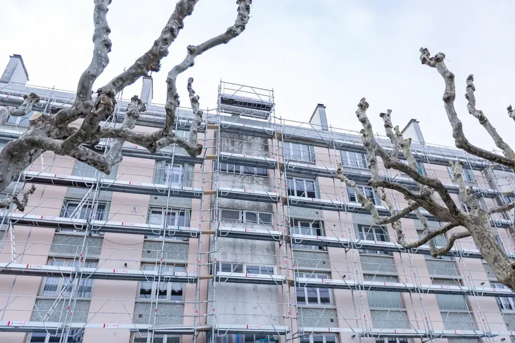 Échafaudage en environnement urbain