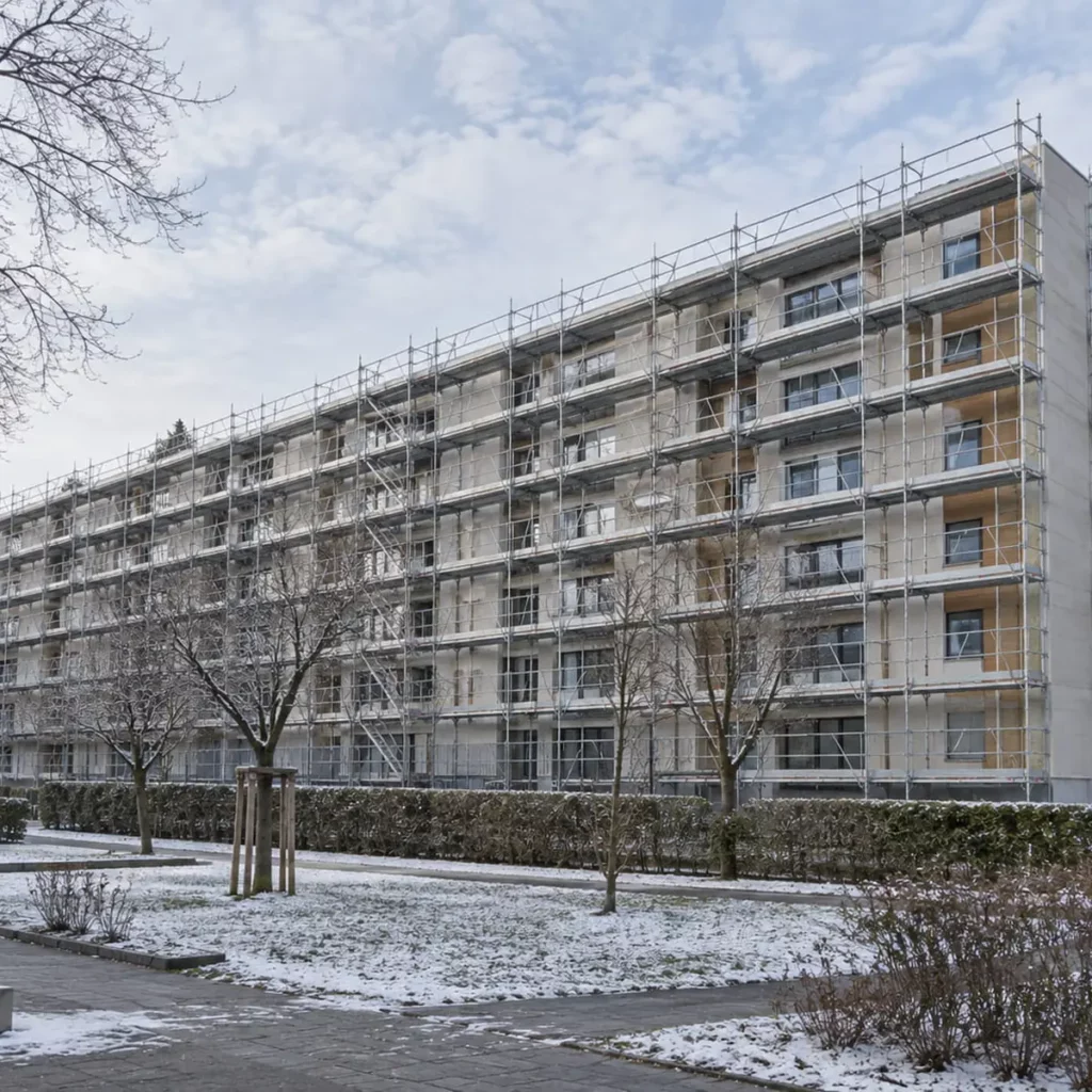 Chantier d’échafaudage à Lens illustrant un besoin de levage en hauteur